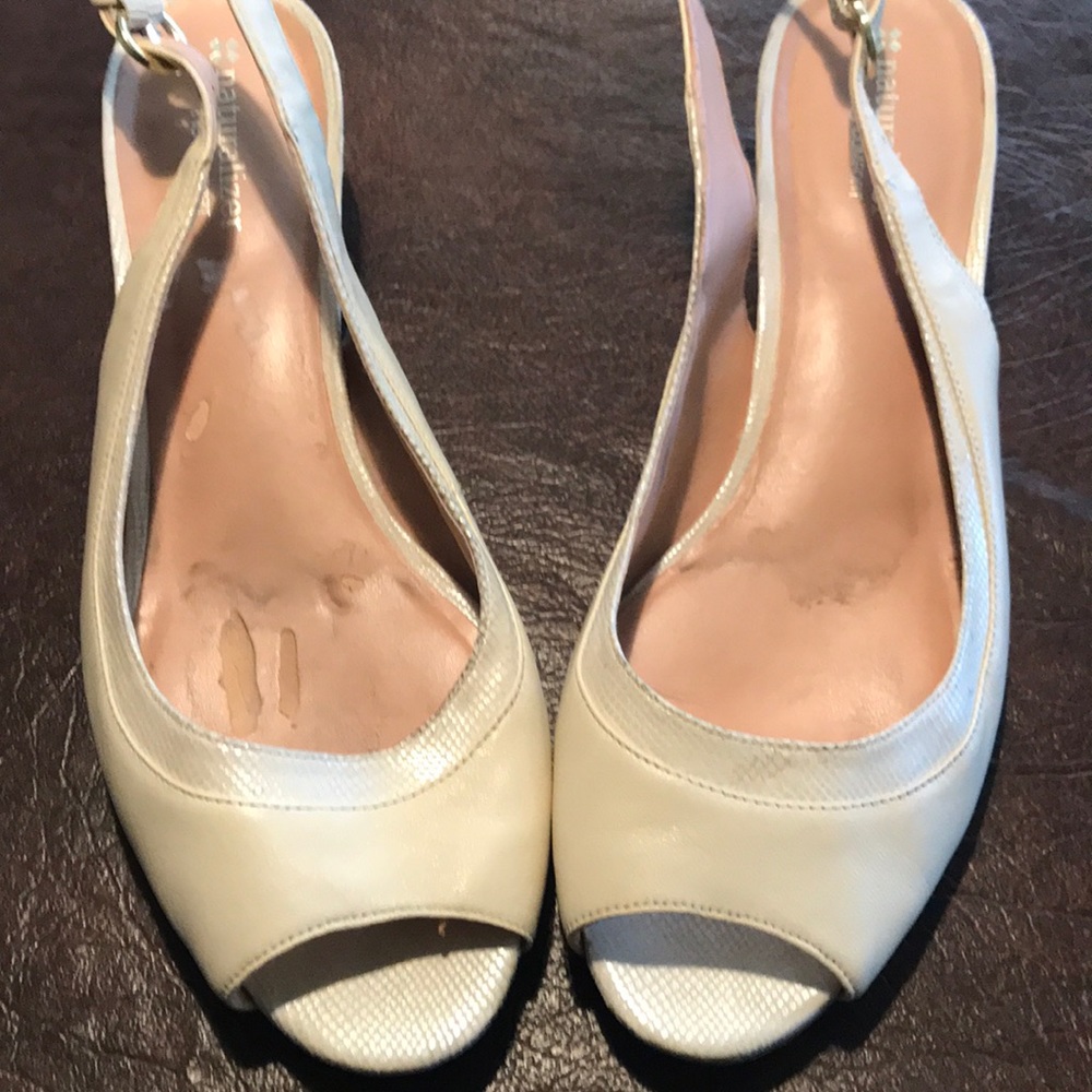 Low heeled sandals